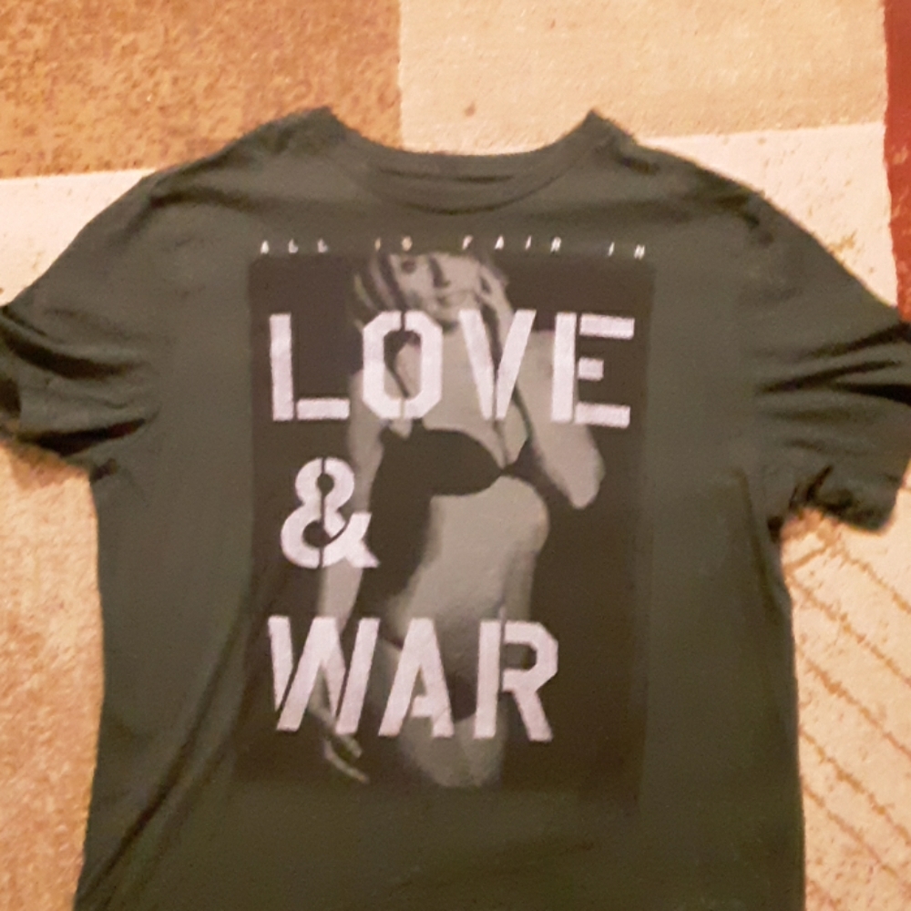 Love and war green tee
